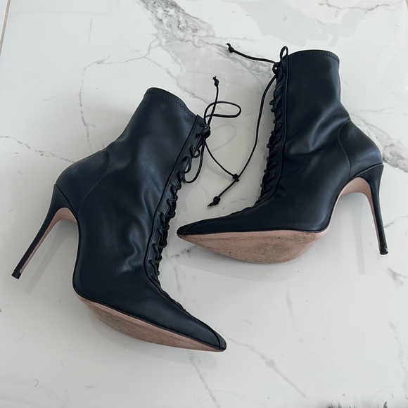Schutz Anaiya Booties as seen in celebrities - Picture 6 of 8
